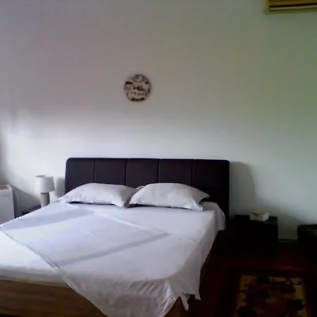 Ina Quarto em Acomodações Particulares *