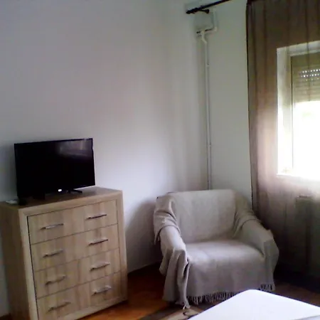 Ina Quarto em Acomodações Particulares
